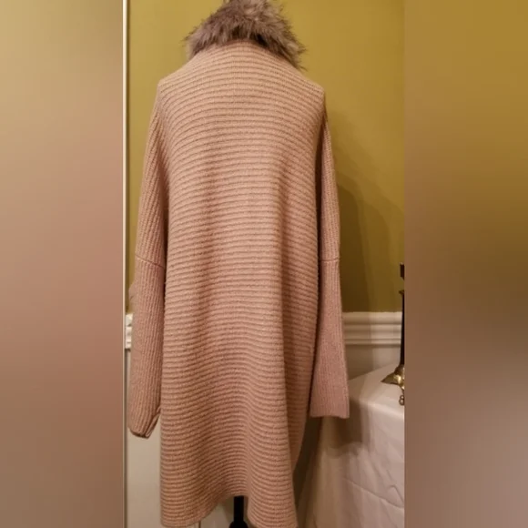 NEW Jessica Simpson Knit Sweater Cardigan With Faux Fur Trim Tan Oversize Medium - Picture 4 of 11